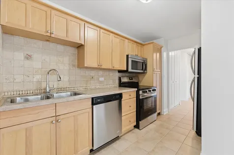 4250 North Marine Drive Chicago IL 60613