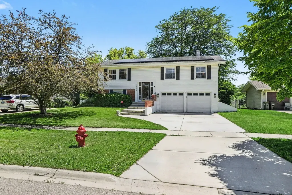 1355 Devonshire Lane Hoffman Estates IL 60169
