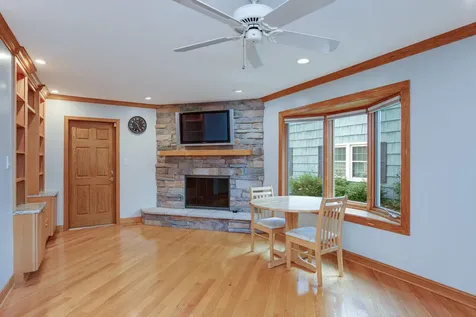 955 Bernard Drive Buffalo Grove IL 60089