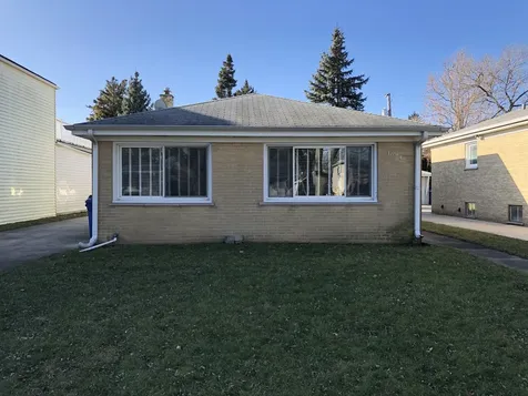 1674 Maple Street Des Plaines IL 60018