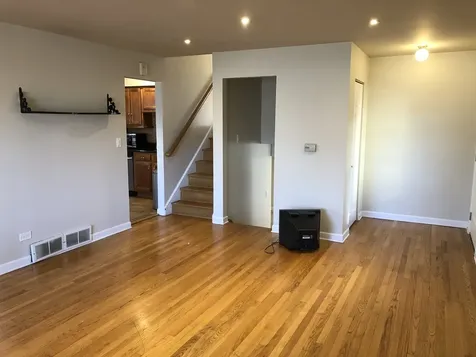 1674 Maple Street Des Plaines IL 60018