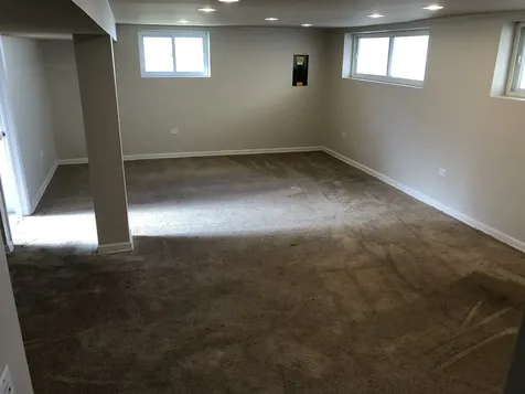 1674 Maple Street Des Plaines IL 60018