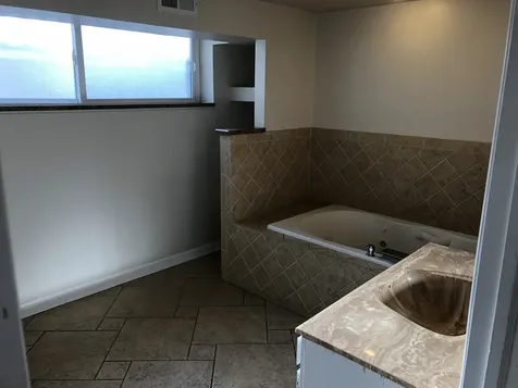 1674 Maple Street Des Plaines IL 60018