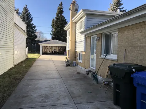 1674 Maple Street Des Plaines IL 60018