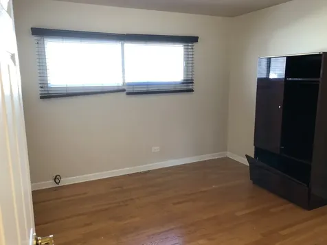 1674 Maple Street Des Plaines IL 60018