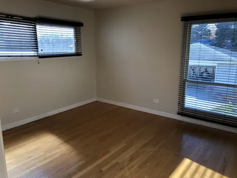 1674 Maple Street Des Plaines IL 60018
