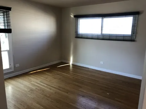 1674 Maple Street Des Plaines IL 60018