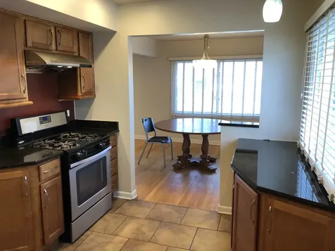 1674 Maple Street Des Plaines IL 60018
