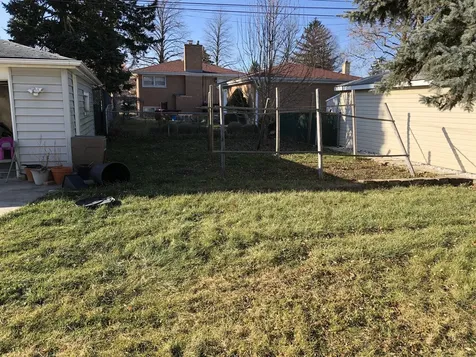 1674 Maple Street Des Plaines IL 60018
