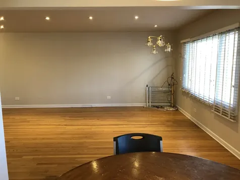 1674 Maple Street Des Plaines IL 60018