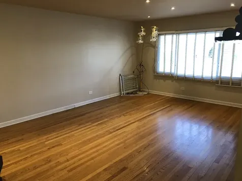 1674 Maple Street Des Plaines IL 60018