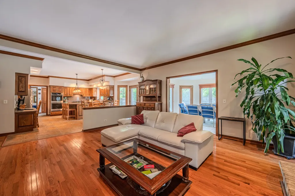 391 Dupahze Street Naperville IL 60565