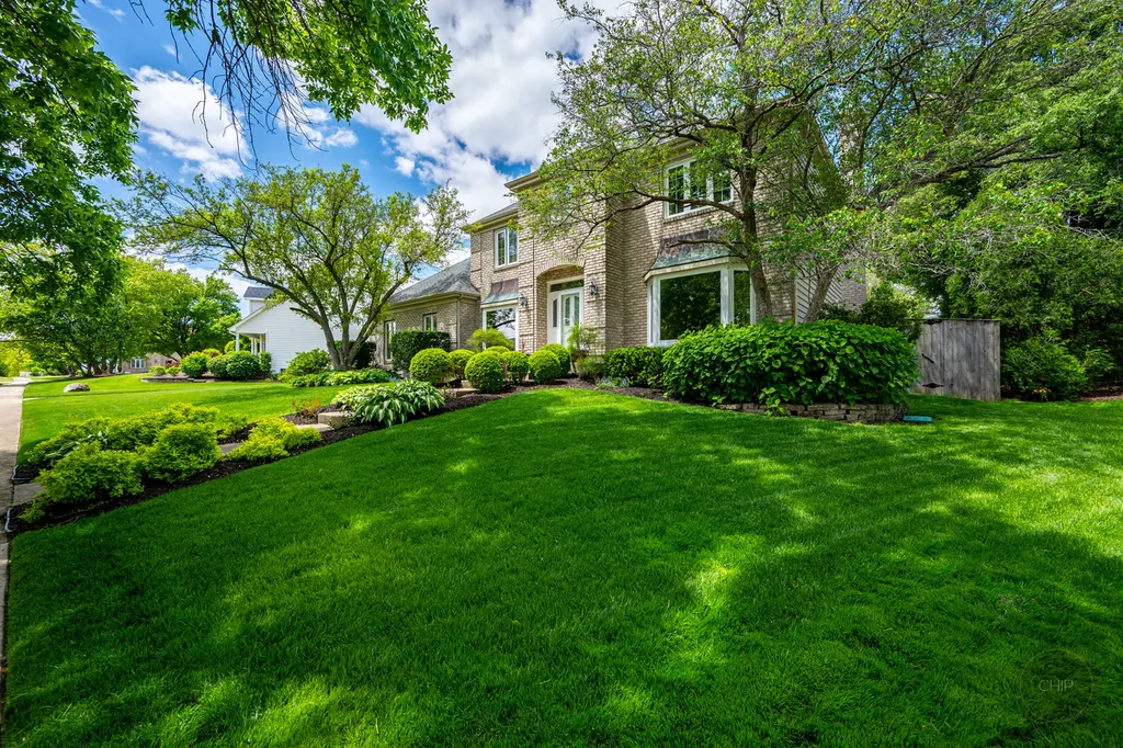 391 Dupahze Street Naperville IL 60565