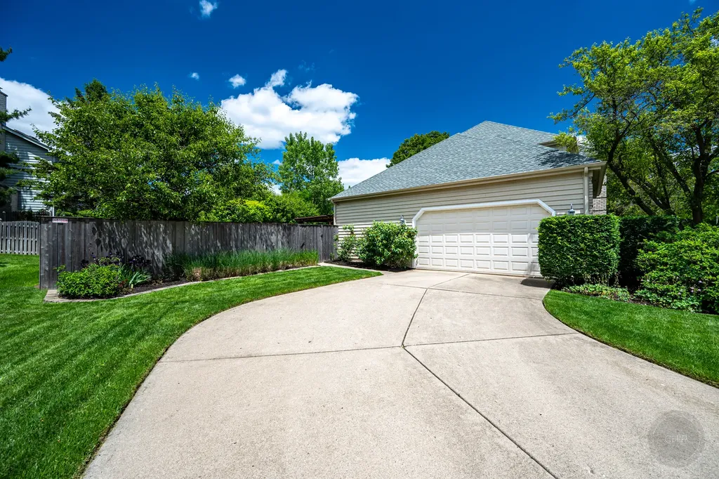 391 Dupahze Street Naperville IL 60565