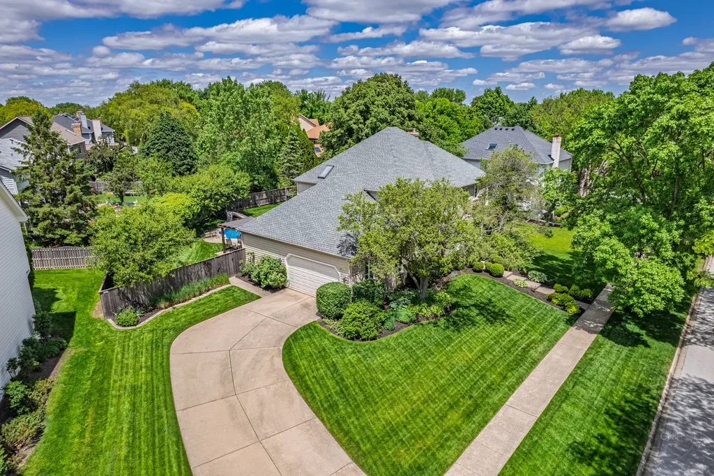 391 Dupahze Street Naperville IL 60565