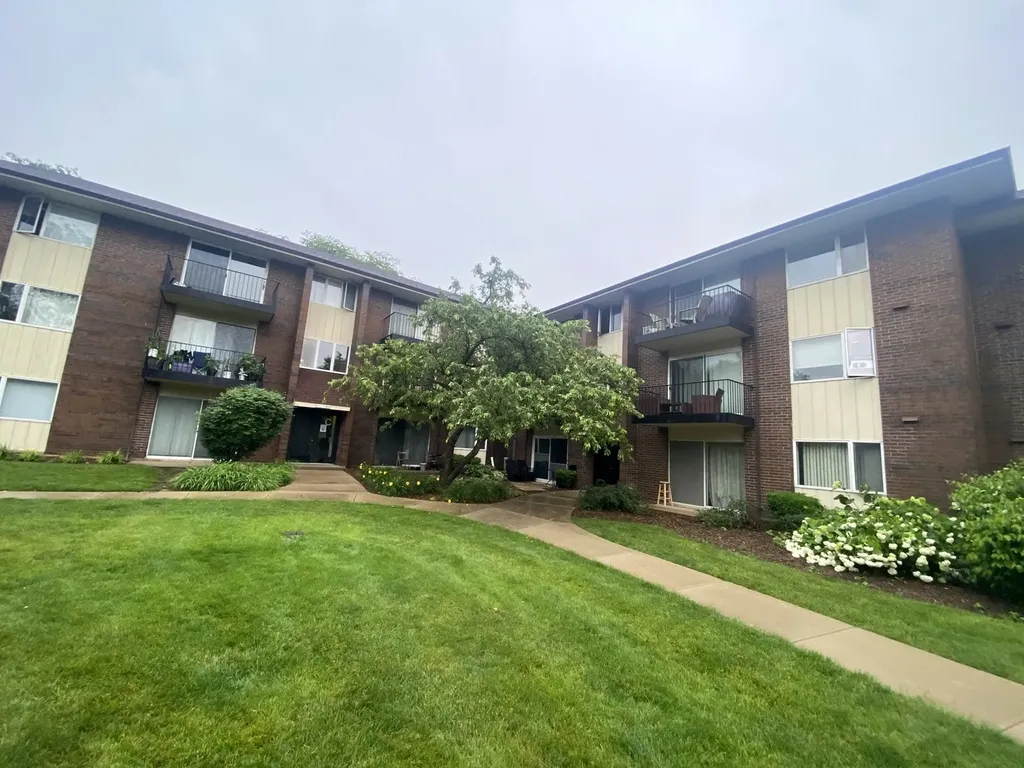 5S100 Pebblewood Lane Naperville IL 60563