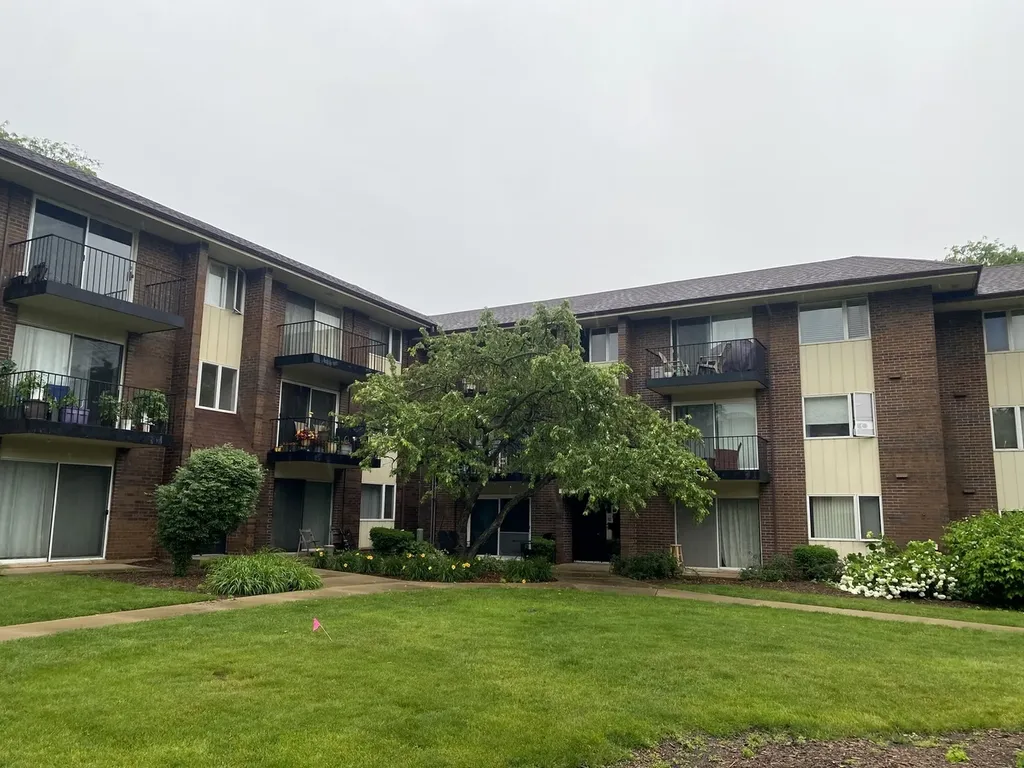 5S100 Pebblewood Lane Naperville IL 60563