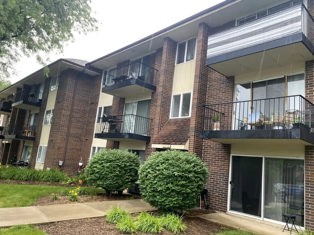 5S100 Pebblewood Lane Naperville IL 60563