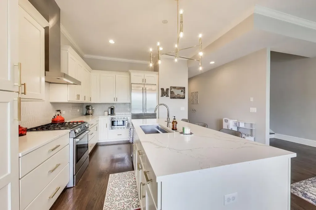 2136 West Belmont Avenue Chicago IL 60618