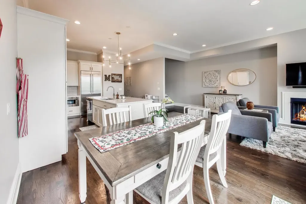 2136 West Belmont Avenue Chicago IL 60618