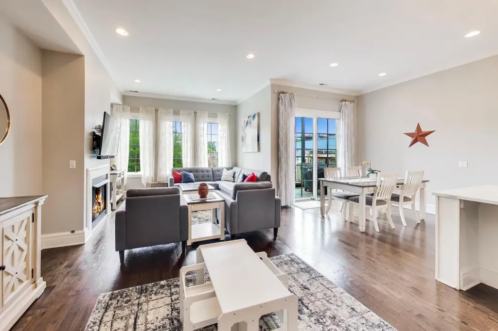 2136 West Belmont Avenue Chicago IL 60618