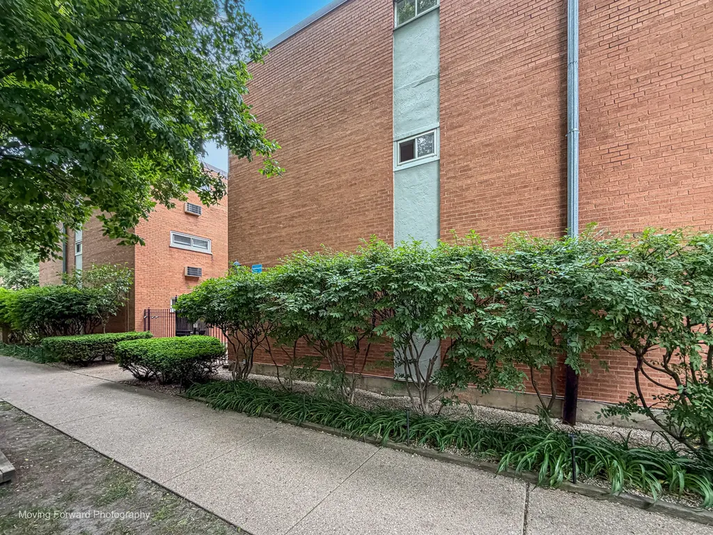 1545 West Chase Avenue Chicago IL 60626