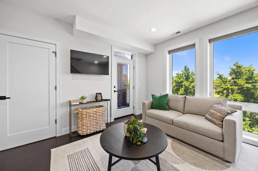 3901 South Lake Park Avenue Chicago IL 60653