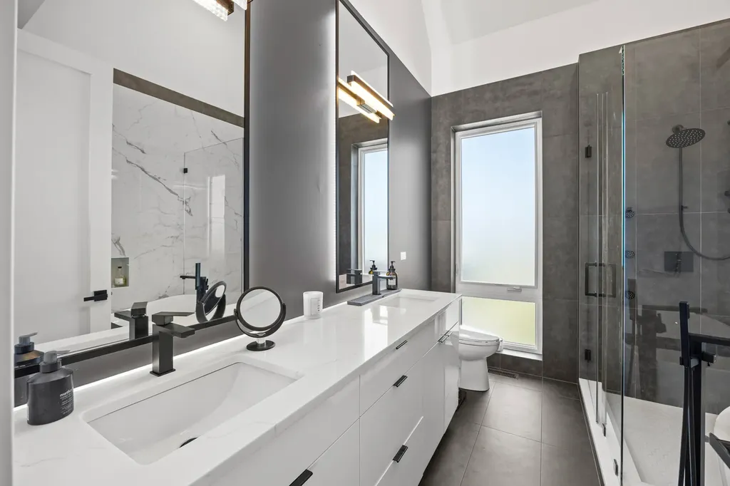 3901 South Lake Park Avenue Chicago IL 60653