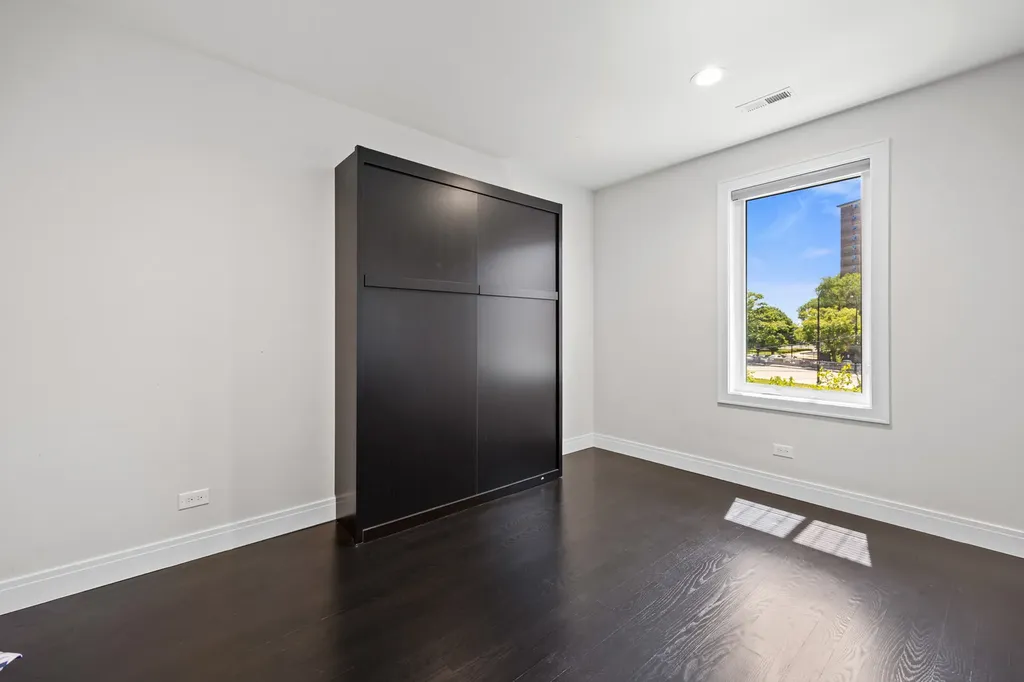 3901 South Lake Park Avenue Chicago IL 60653
