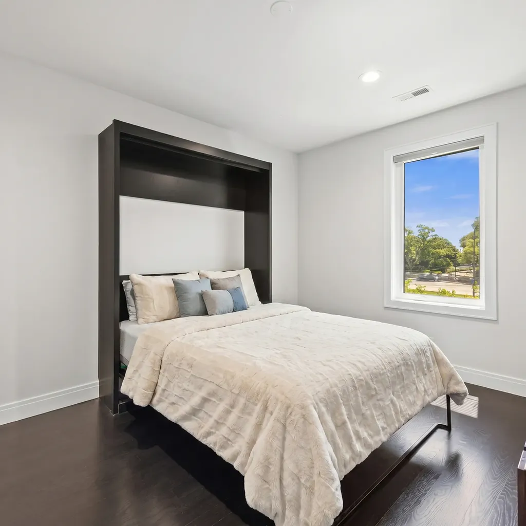 3901 South Lake Park Avenue Chicago IL 60653