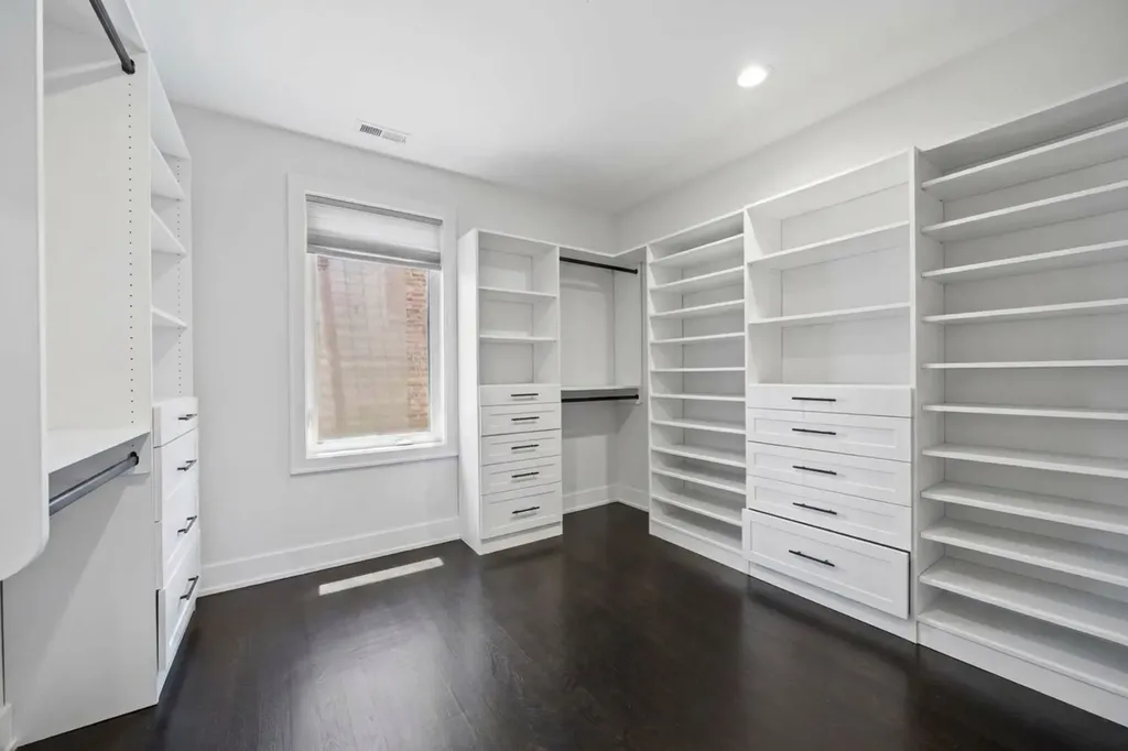 3901 South Lake Park Avenue Chicago IL 60653
