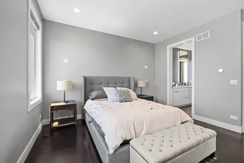 3901 South Lake Park Avenue Chicago IL 60653