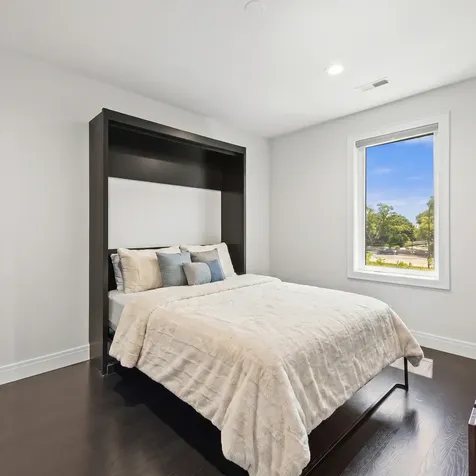 3901 South Lake Park Avenue Chicago IL 60653