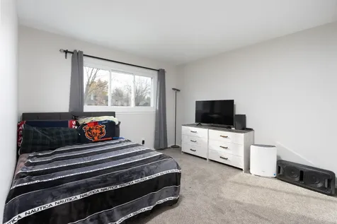 612 Silbury Court Mchenry IL 60050