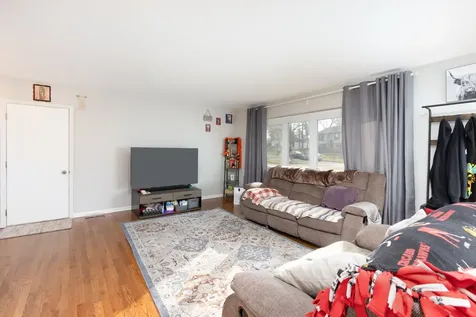 612 Silbury Court Mchenry IL 60050