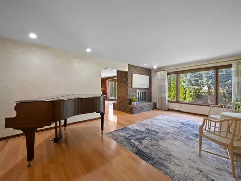 3720 Liberty Lane Glenview IL 60025