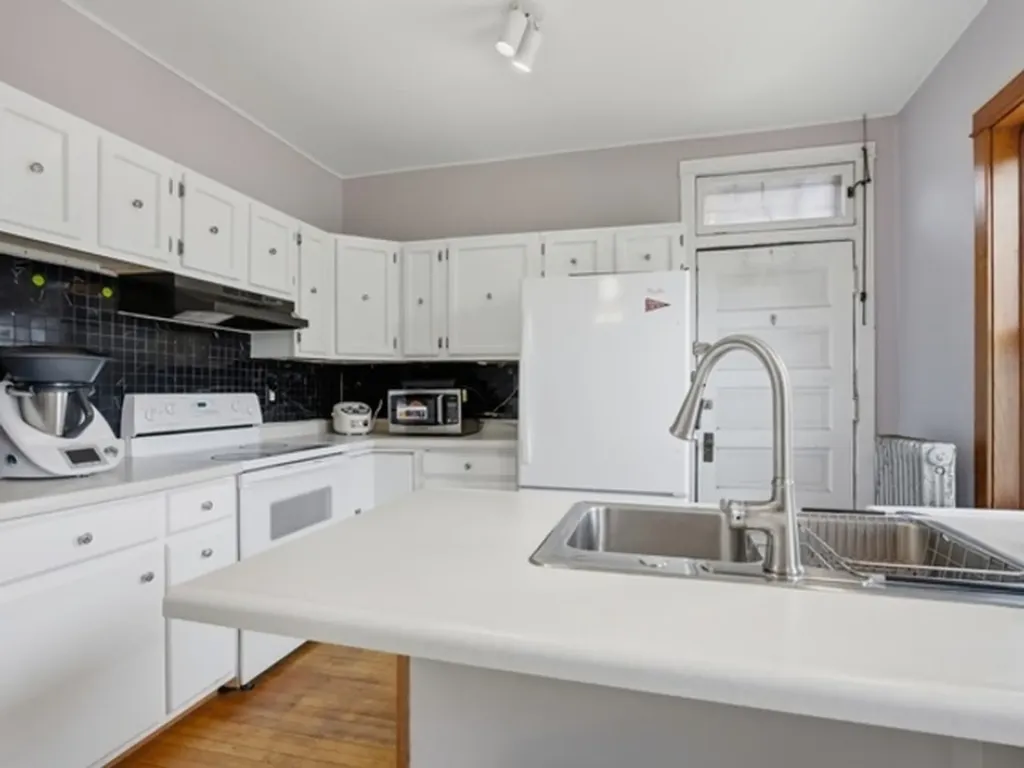 1446 East 56th Street Chicago IL 60637