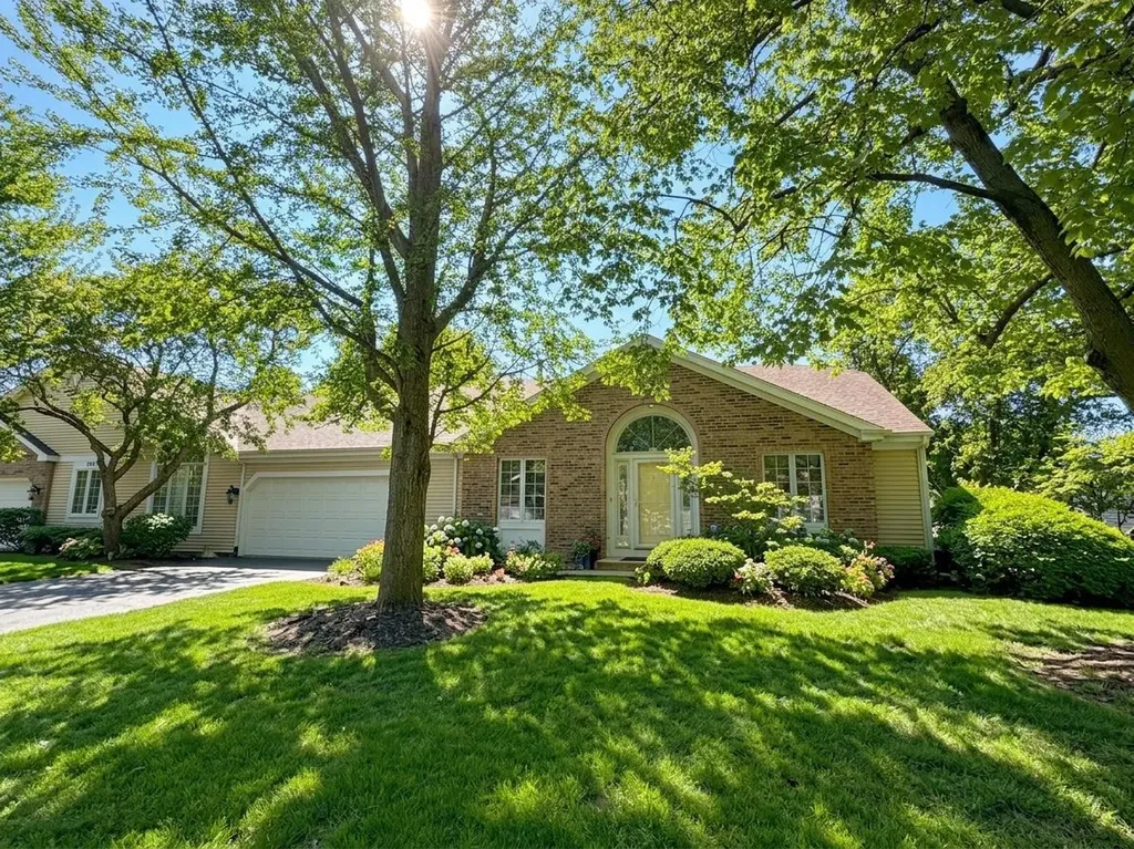 281 Governors Lane Elgin IL 60123