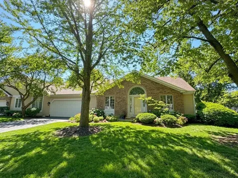 281 Governors Lane Elgin IL 60123