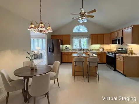 281 Governors Lane Elgin IL 60123