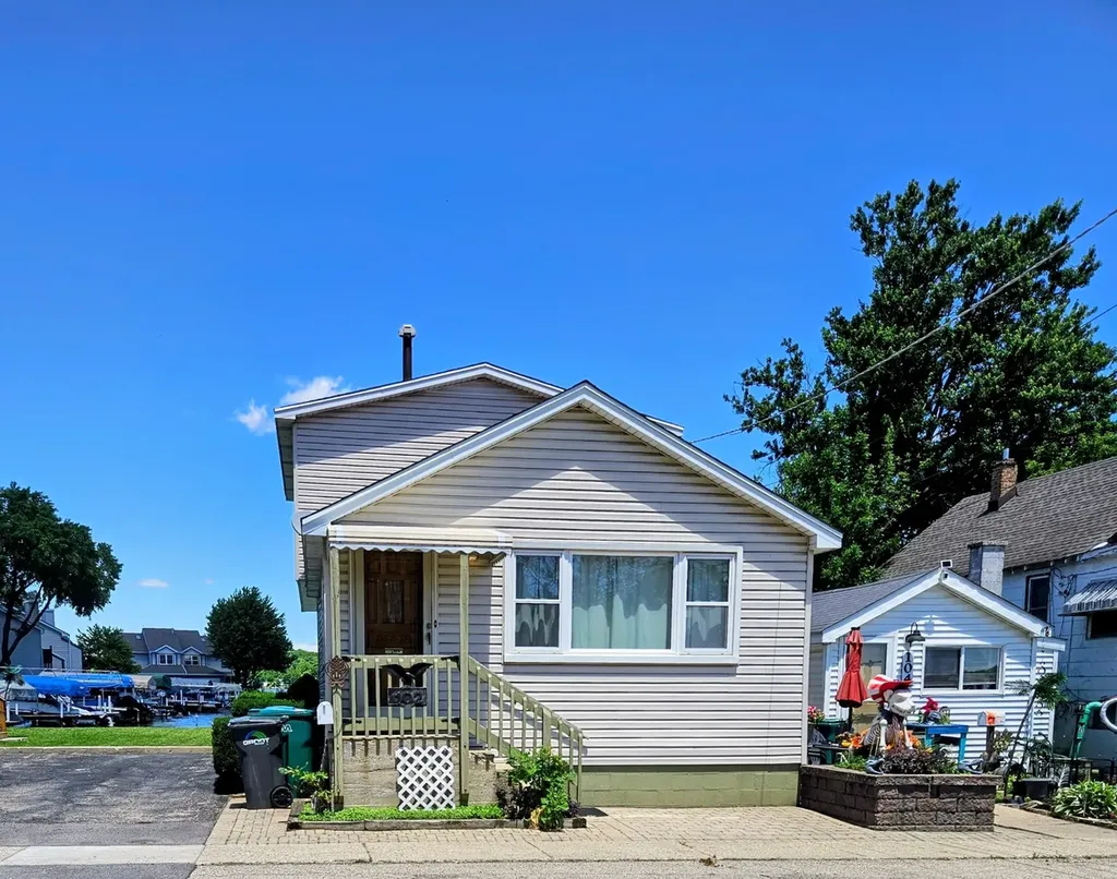 102 Lakeview Avenue Fox Lake IL 60020