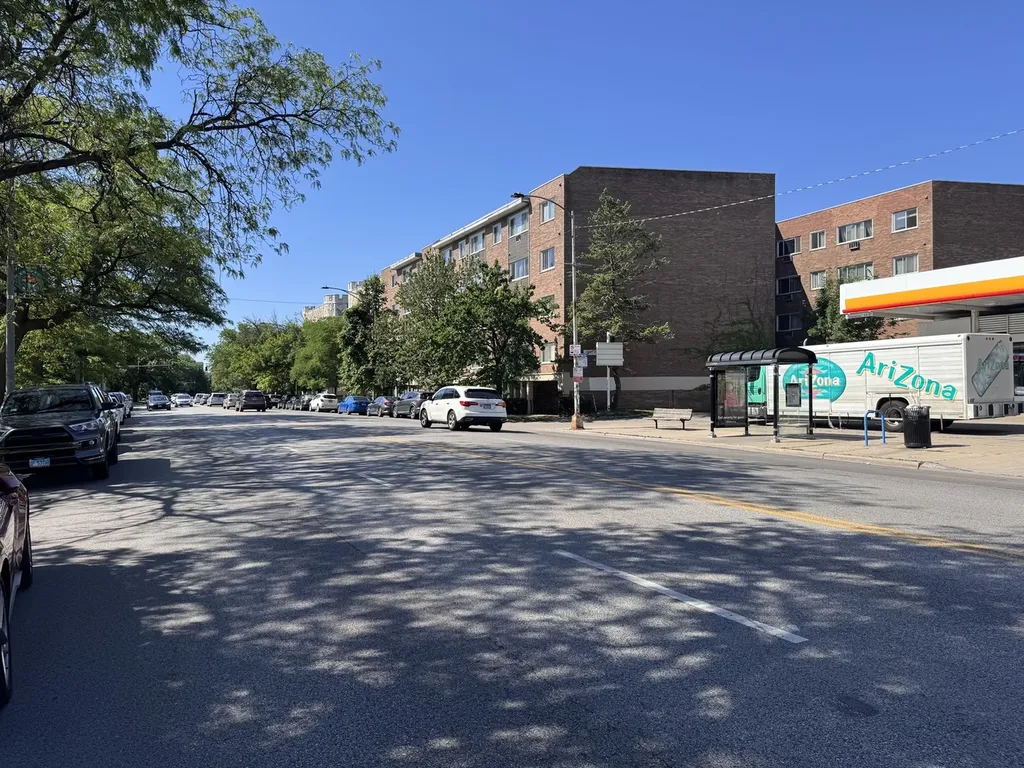 7120 North Sheridan Road Chicago IL 60626