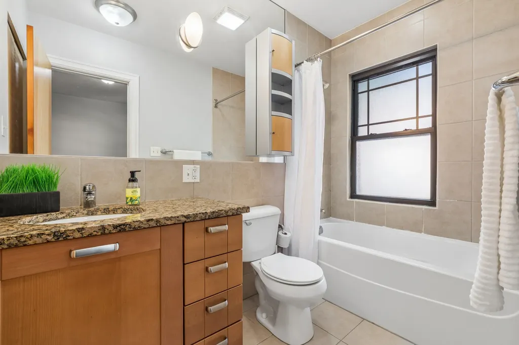 1467 West Fargo Avenue Chicago IL 60626