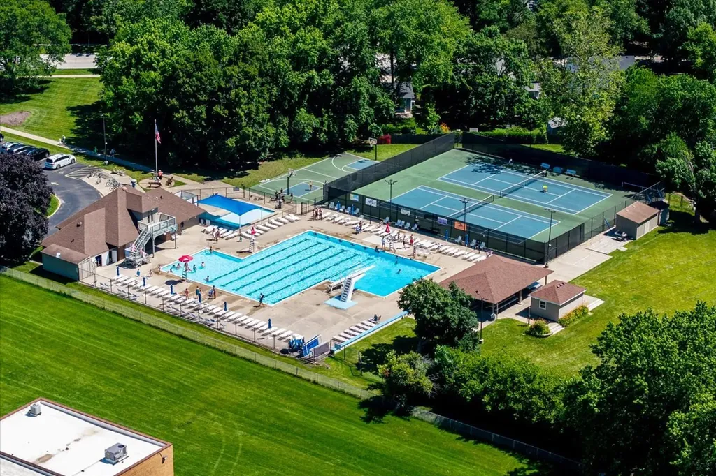 5 Redstart Road Naperville IL 60565