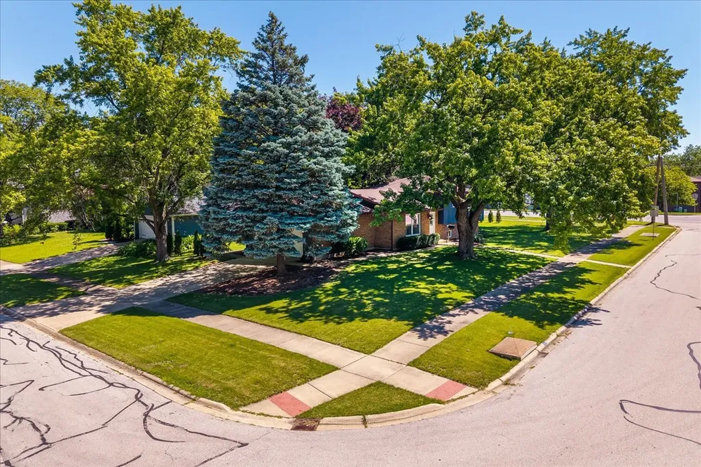 5 Redstart Road Naperville IL 60565