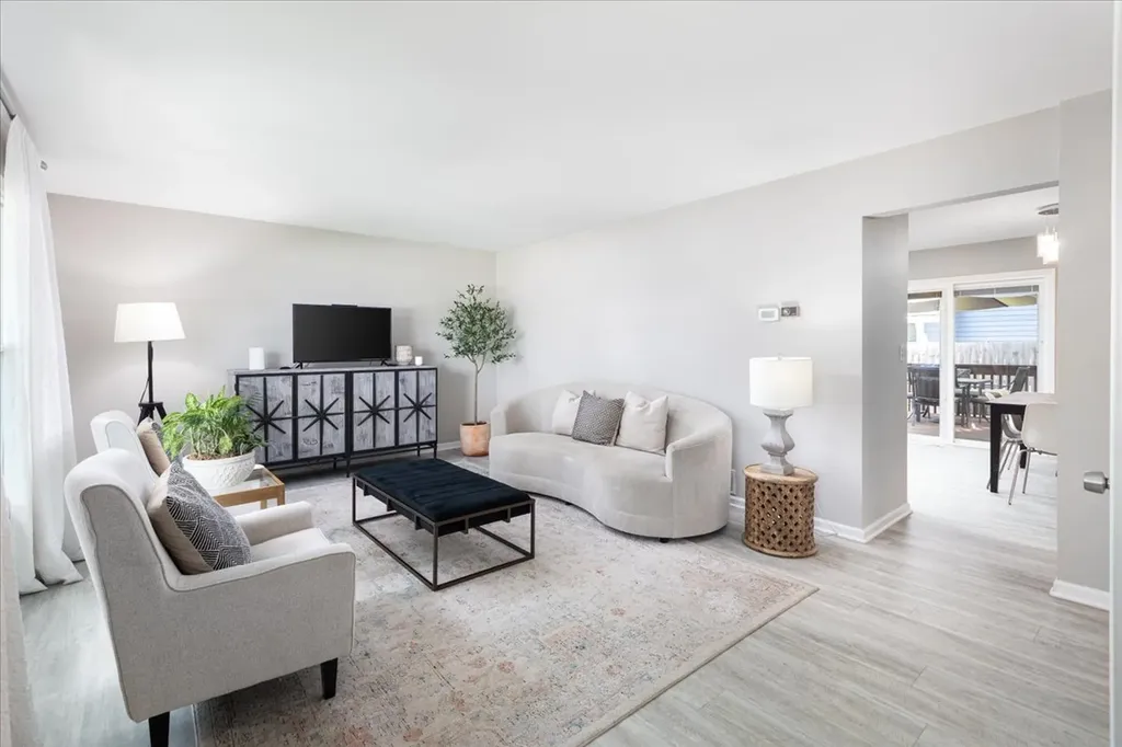5 Redstart Road Naperville IL 60565