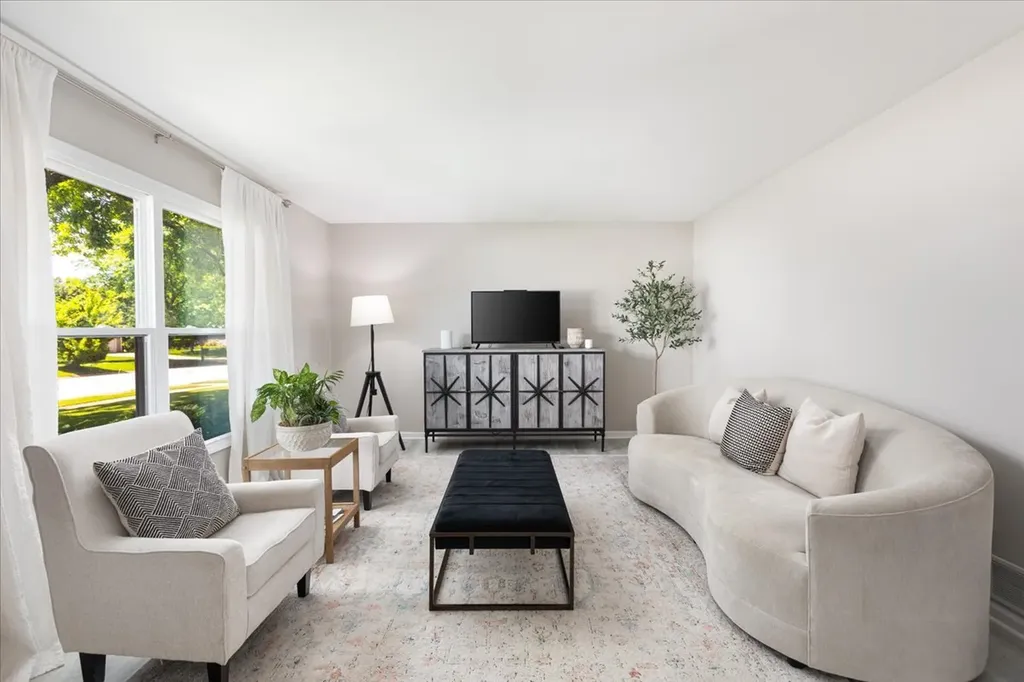 5 Redstart Road Naperville IL 60565