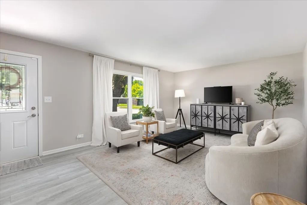 5 Redstart Road Naperville IL 60565