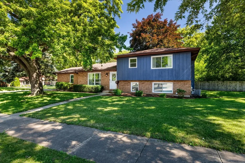 5 Redstart Road Naperville IL 60565