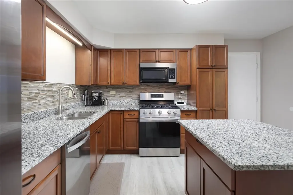 5 Redstart Road Naperville IL 60565